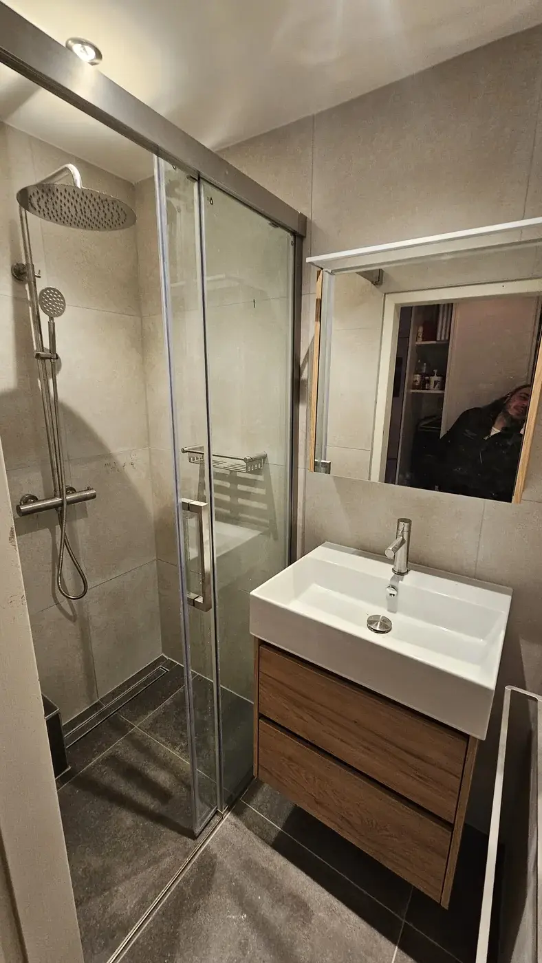Detail van een gerealiseerde badkamer