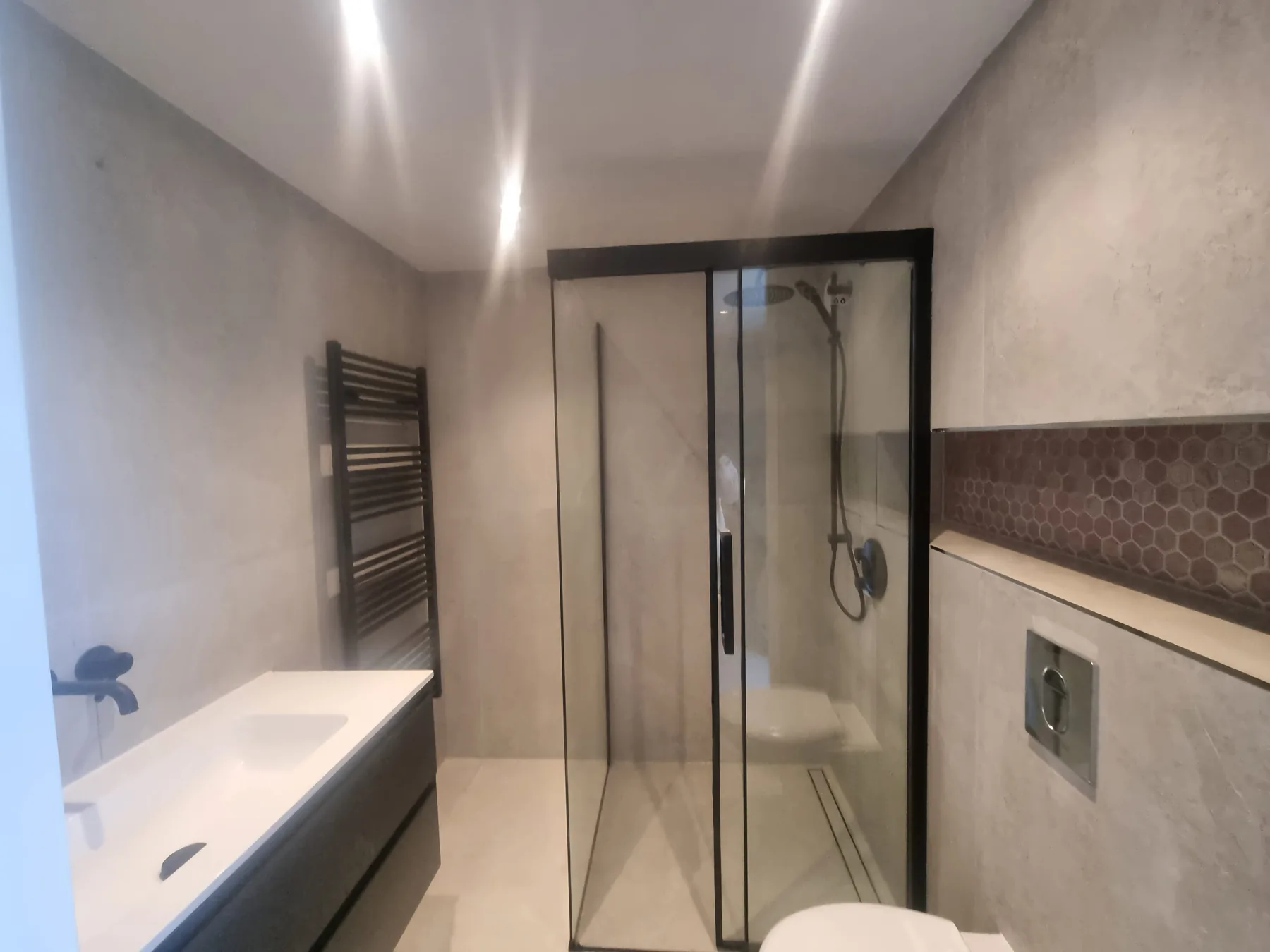 Moderne badkamer na renovatie