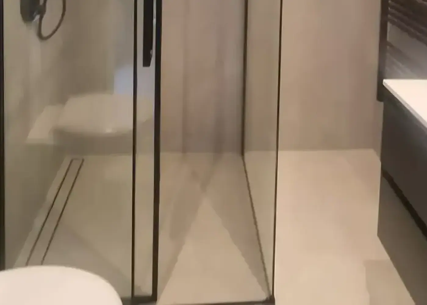 Grotere badkamer met maatwerk binnen Badkamerrenovatie in Zuid-Holland